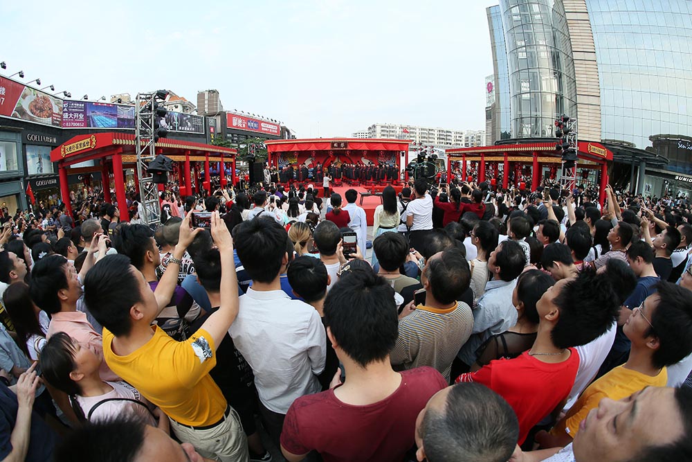 五一小長假 百信廣場重現(xiàn)傳統(tǒng)“冠笄之禮”成人禮