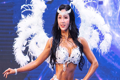 中國第一美臀天后空降百信！熱血運動季最后一波福利，TF口紅免費送！